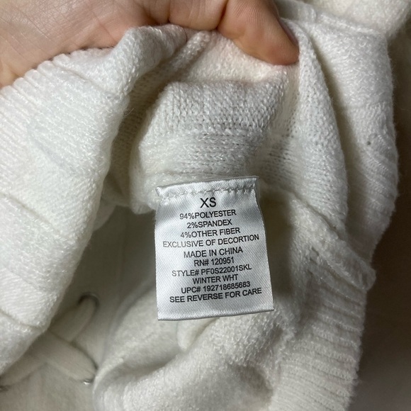 Pink Republic‎ white sweater NWT woman’s size xsmall - Picture 4 of 8